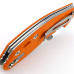 All edges of the back-spring are eased/bevelled providing shadow lines along the back of the handle.
