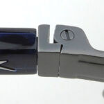 Opening the arms out further is possible due to the spring hinge.