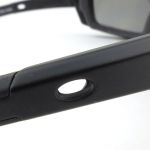 A hole in the arm is used for the head strap fixing point.