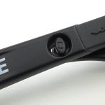 With its T-shaped end the head strap locks into place.