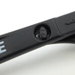 With its T-shaped end the head strap locks into place.