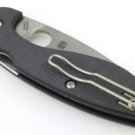 No surprise to see a Spyderco wire pocket clip.