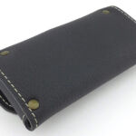 Though not immediately obvious there is a belt channel across the back of this horizontal belt pouch.