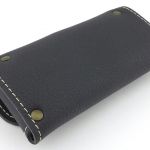 Though not immediately obvious there is a belt channel across the back of this horizontal belt pouch.