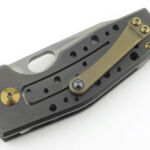 Also different in the Heinnie edition is the lock side handle. It has a detent spring instead of a lock-bar.