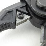 Rotatable and replaceable wire cutting jaw inserts are used.