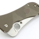 A dramatically shaped knife even when folded.