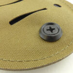 A single screw is positioned at the tip of the sheath.