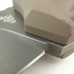 The plunge line is rounded and finishes in a sharpening choil.