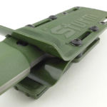 There are wide lips at the mouth of the sheath.