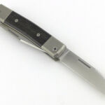 A wharncliffe blade.
